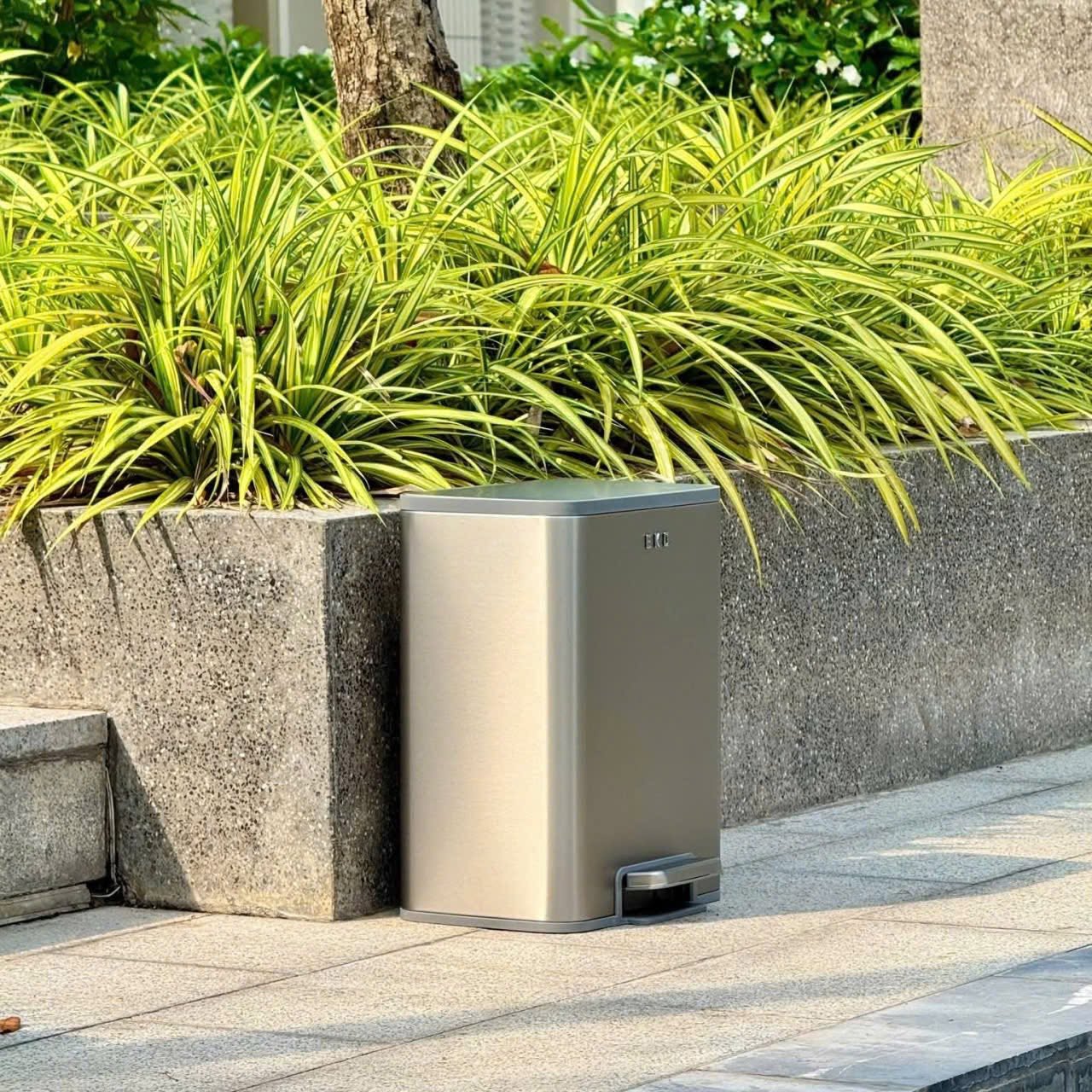 Thùng rác đạp chân EKO Marina EK9161MMT-20L màu inox - Image 5