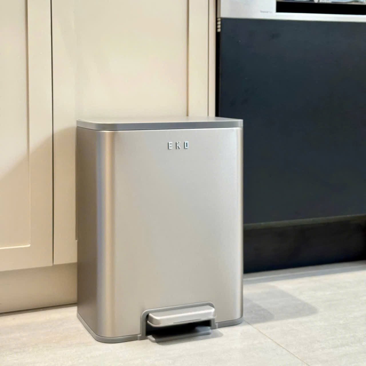 Thùng rác đạp chân EKO Marina EK9161MMT-20L màu inox - Image 6
