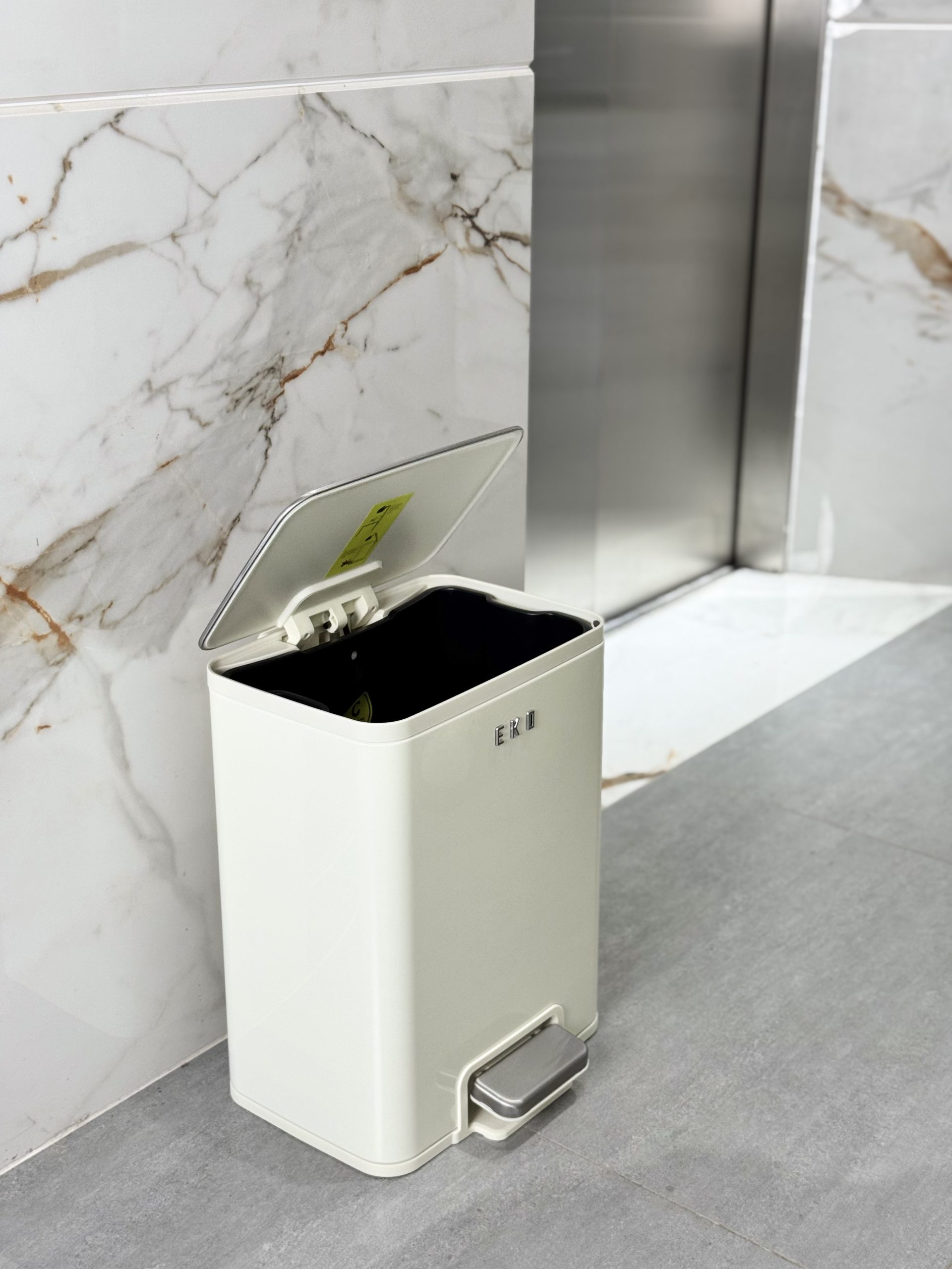 Thùng rác đạp chân EKO Marina EK9161MP màu kem - Image 3