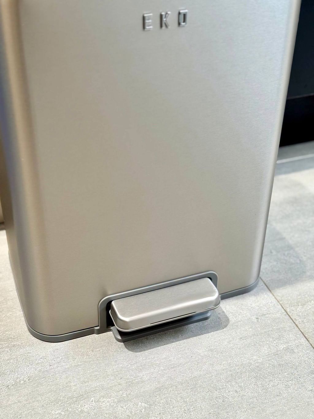 Thùng rác đạp chân EKO Marina EK9161MMT-20L màu inox - Image 2