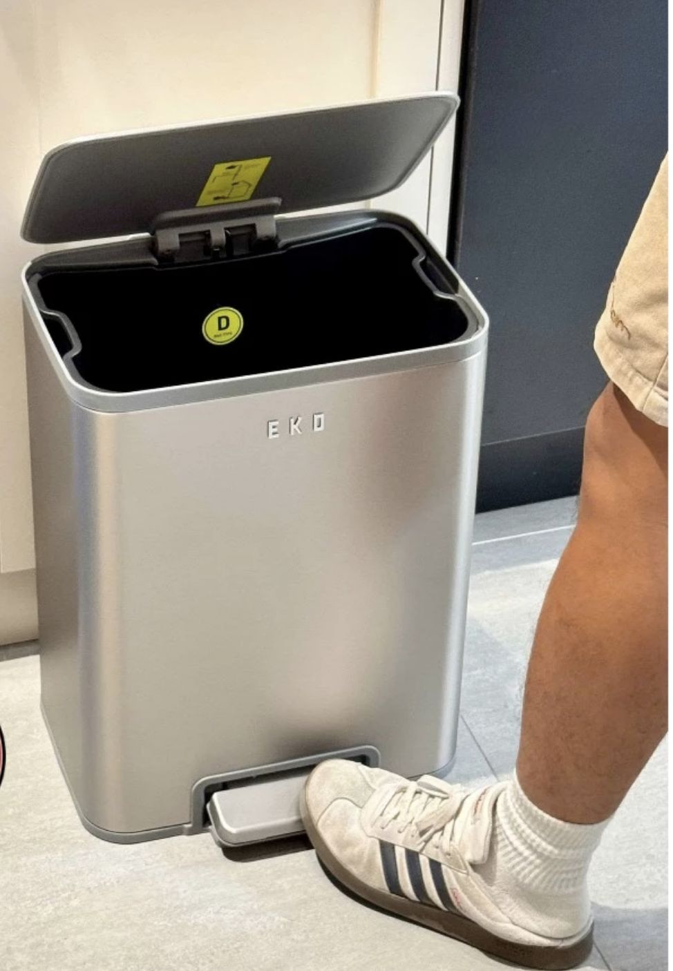 Thùng rác đạp chân EKO Marina EK9161MMT-20L màu inox - Image 3